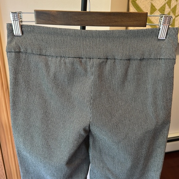 Tribal Black and White Patterned Capri Pants size 6 - Picture 4 of 7
